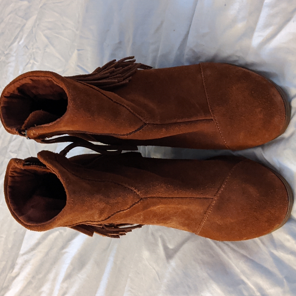 EUC Suede Toms western boots size 8.5